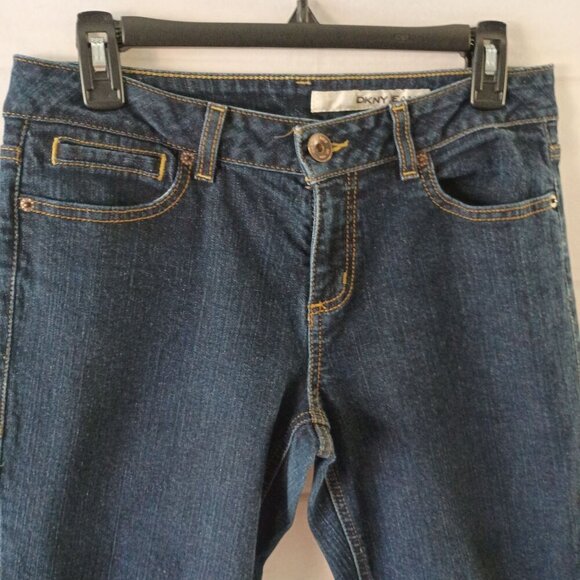 DKNY Women's Mid Rise Capri Jeans Size 10 Stretch Blue Denim Excellent - Picture 2 of 8